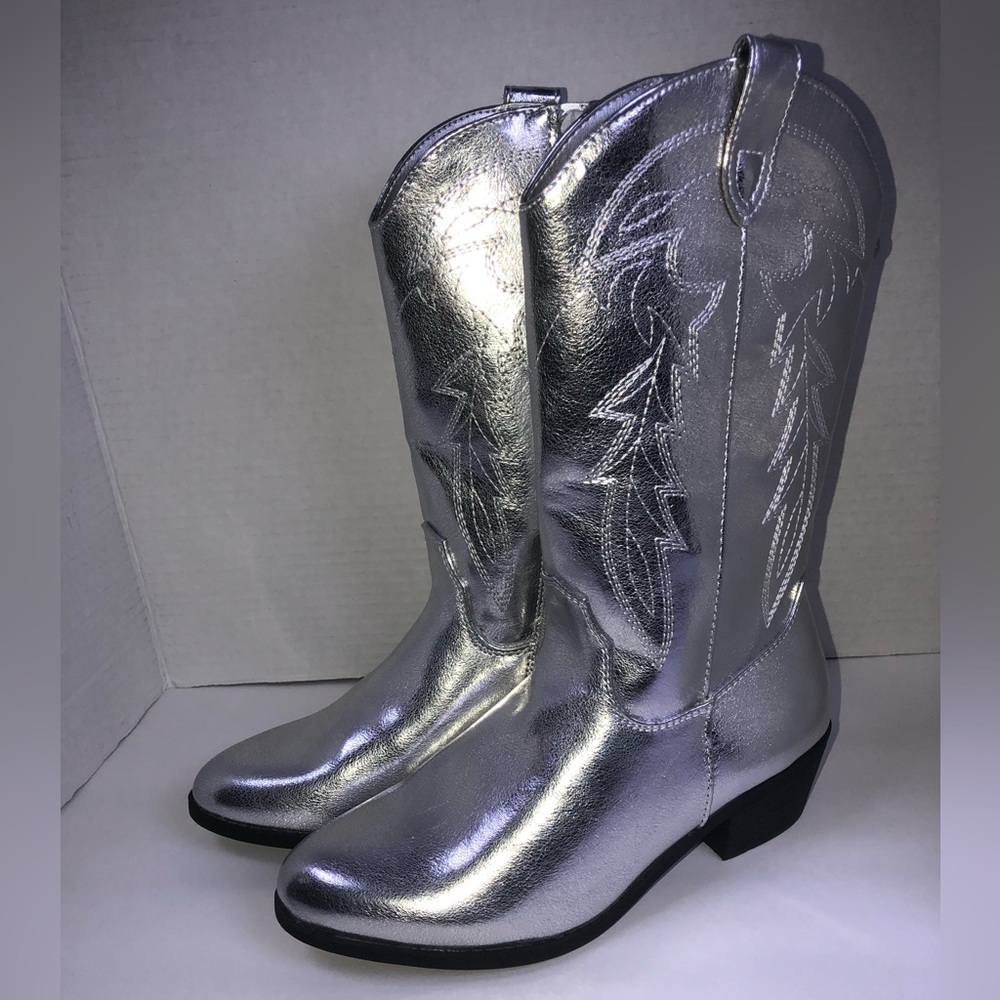 Steve Madden Silver Metallic Western Boots NWOT size 4 - Picture 3 of 14